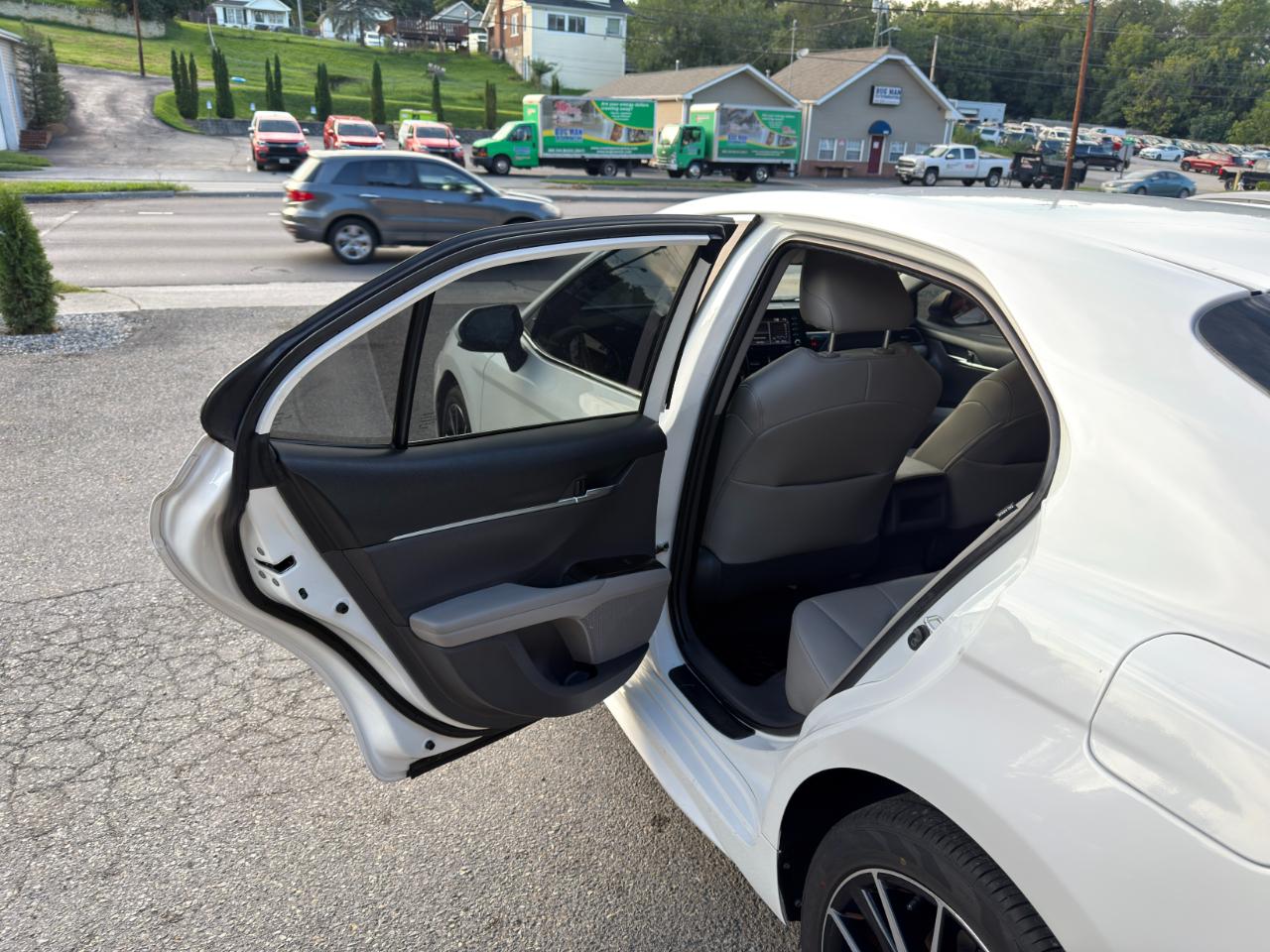 Toyota Camry SE Auto (Natl) 2021