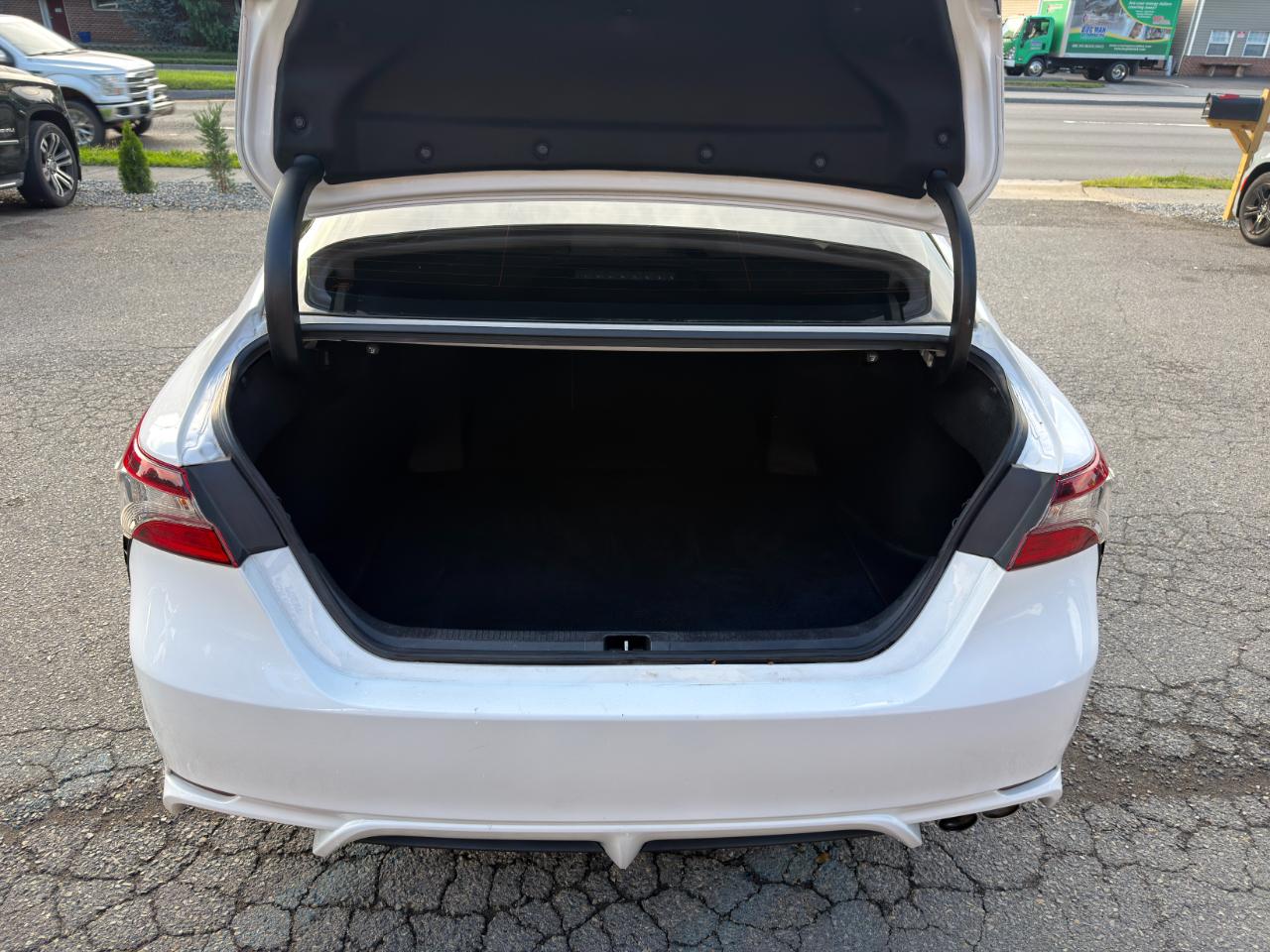 Toyota Camry SE Auto (Natl) 2021