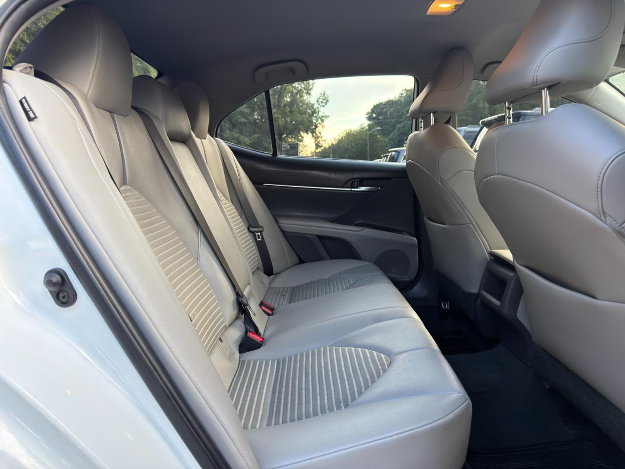 Toyota Camry SE Auto (Natl) 2021