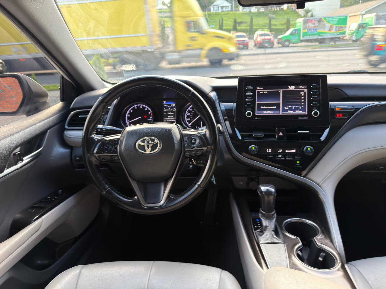 Toyota Camry SE Auto (Natl) 2021