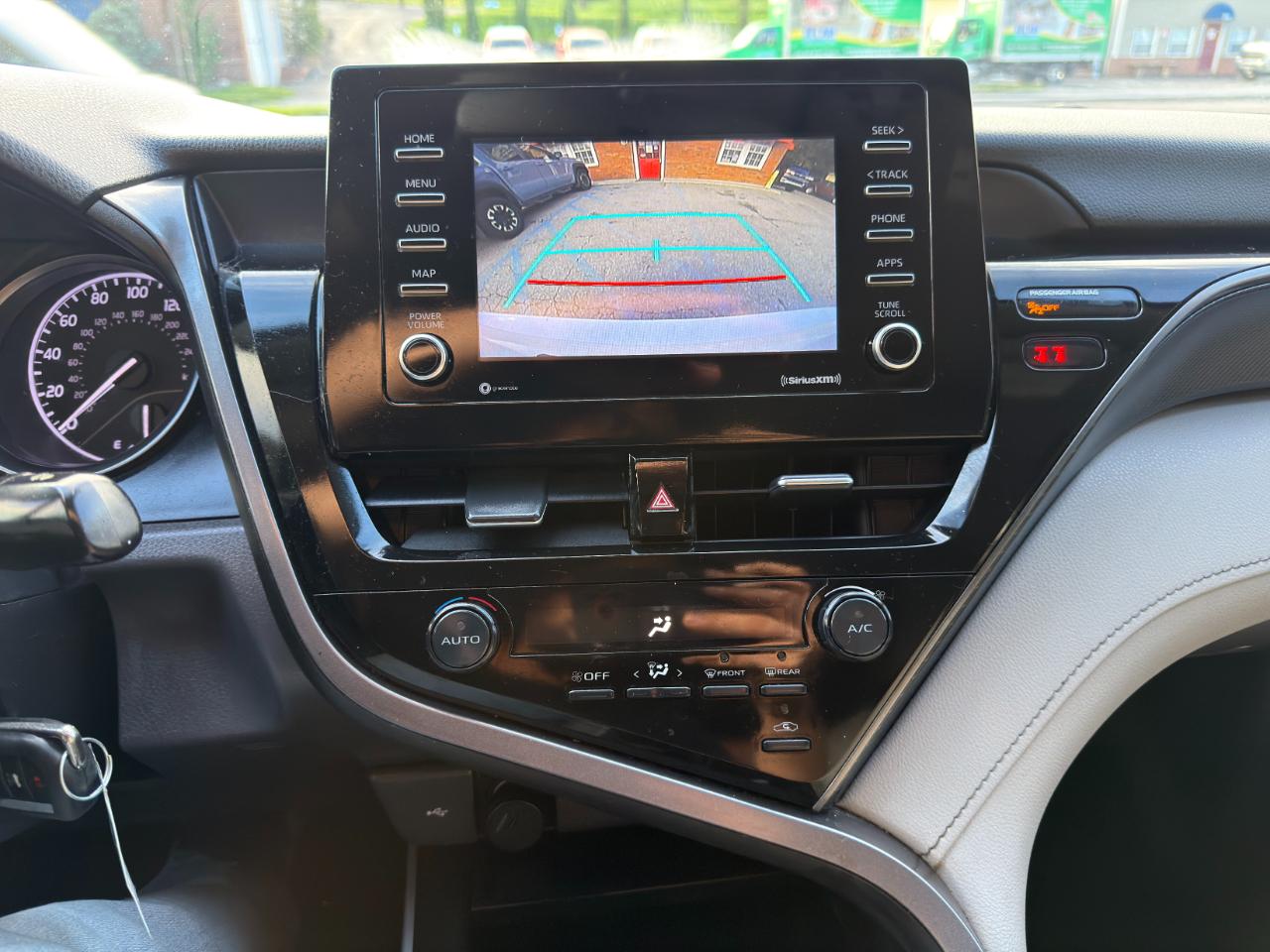 Toyota Camry SE Auto (Natl) 2021