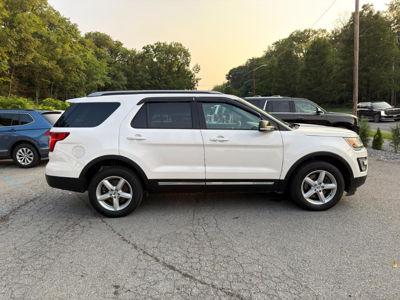 Ford Explorer 4WD 4dr XLT 2016