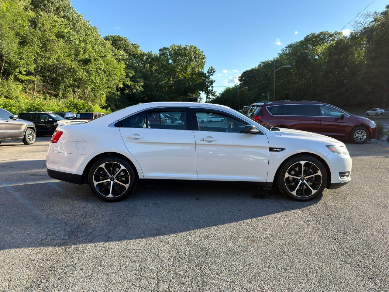 Ford Taurus 4dr Sdn SHO AWD 2014