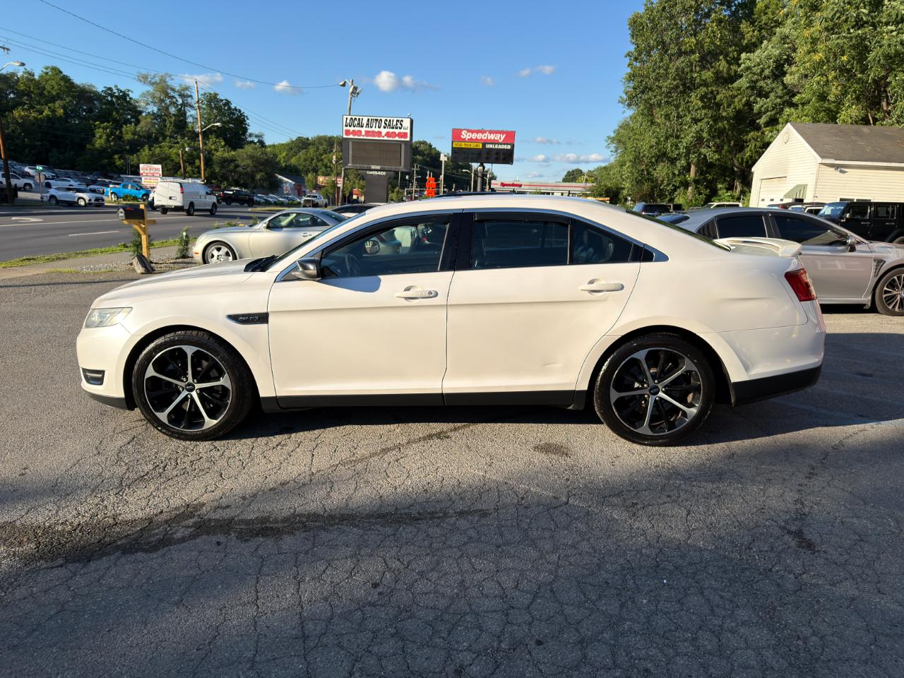 Ford Taurus 4dr Sdn SHO AWD 2014