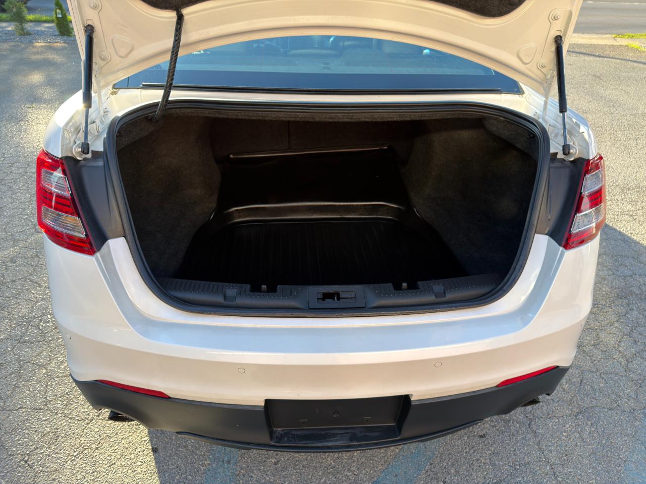 Ford Taurus 4dr Sdn SHO AWD 2014