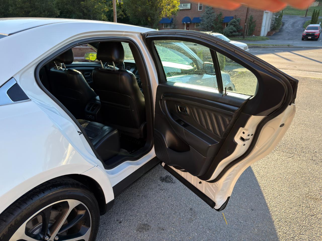 Ford Taurus 4dr Sdn SHO AWD 2014