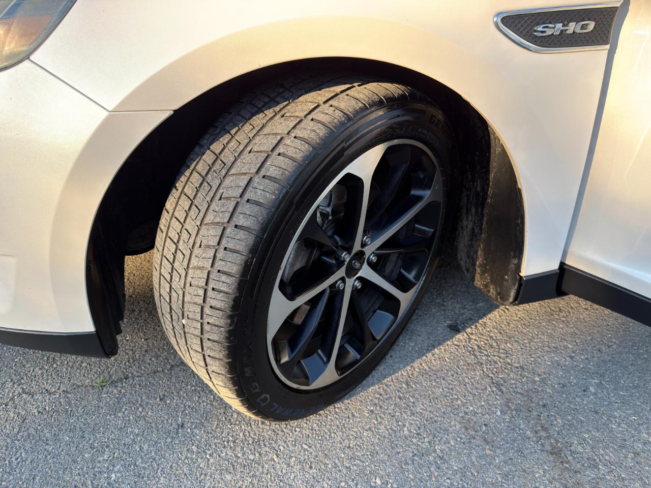Ford Taurus 4dr Sdn SHO AWD 2014