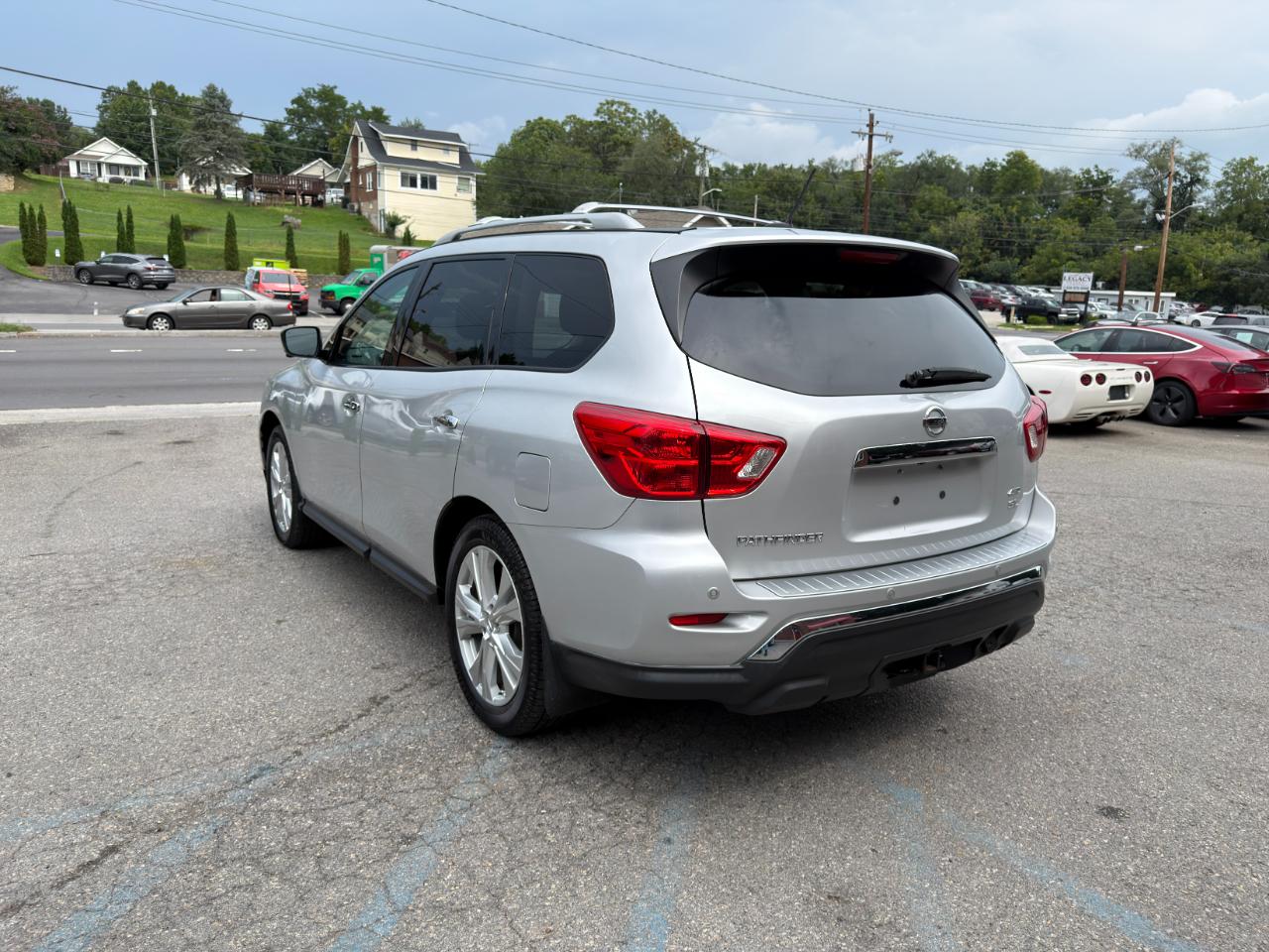Nissan Pathfinder 4x4 SL 2018