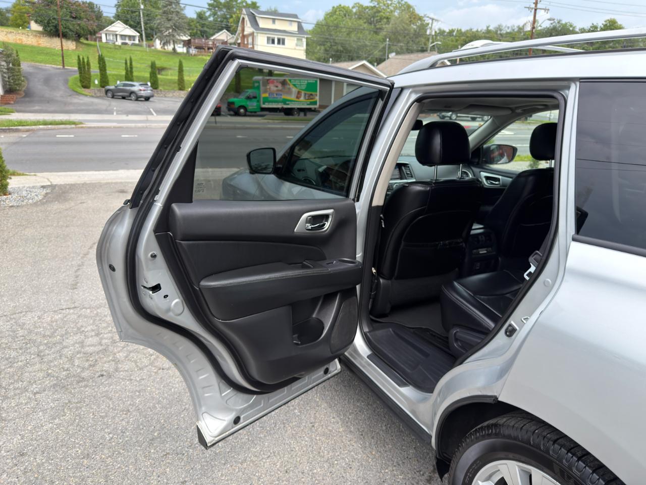 Nissan Pathfinder 4x4 SL 2018