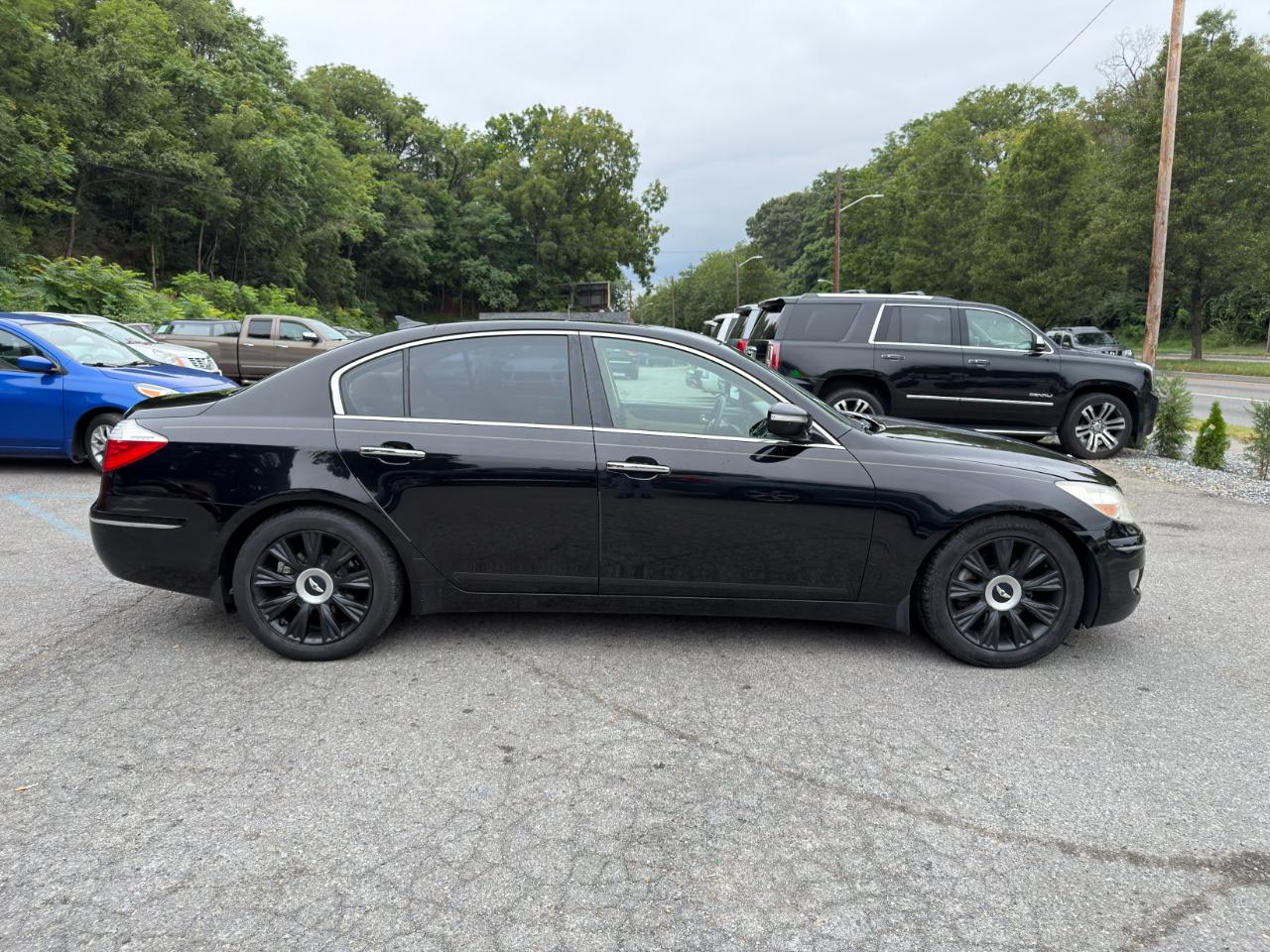 Hyundai Genesis 4dr Sdn V6 2011