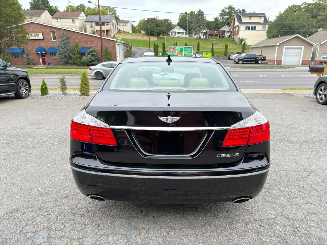 Hyundai Genesis 4dr Sdn V6 2011