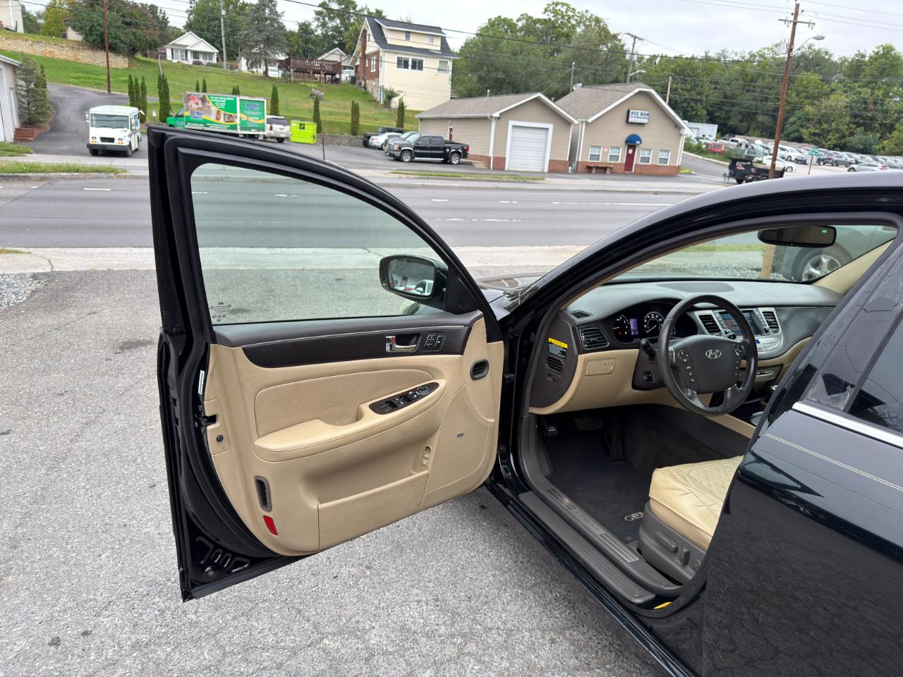Hyundai Genesis 4dr Sdn V6 2011