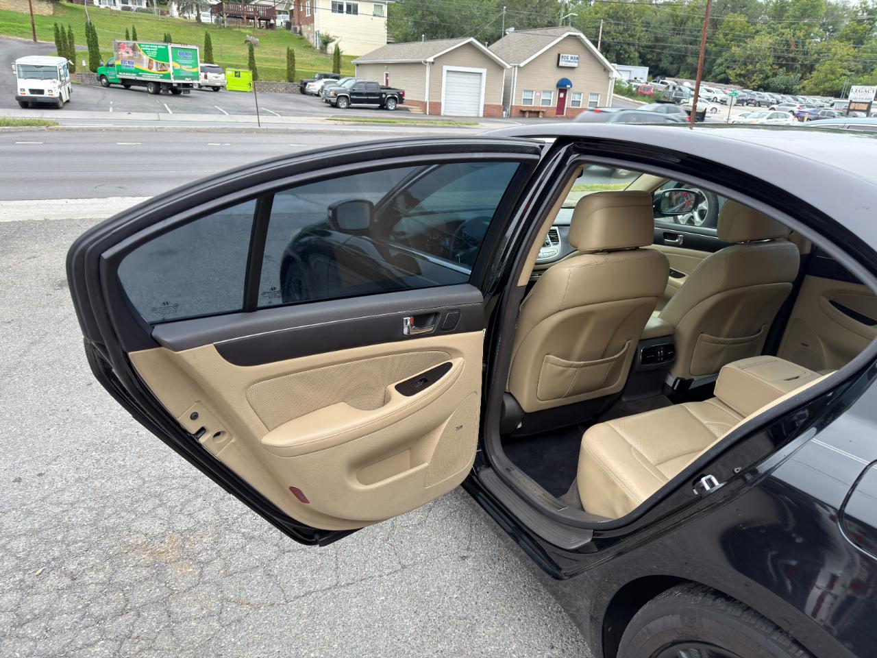 Hyundai Genesis 4dr Sdn V6 2011