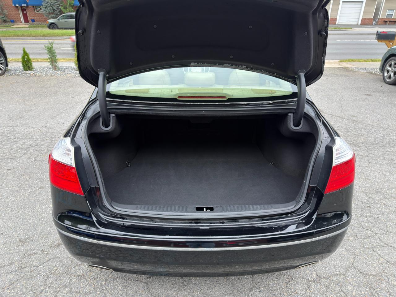 Hyundai Genesis 4dr Sdn V6 2011