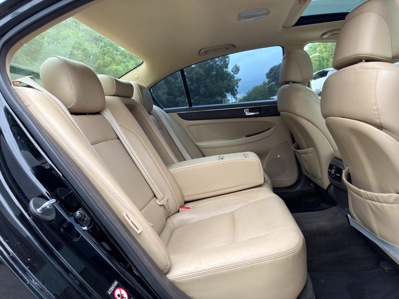 Hyundai Genesis 4dr Sdn V6 2011