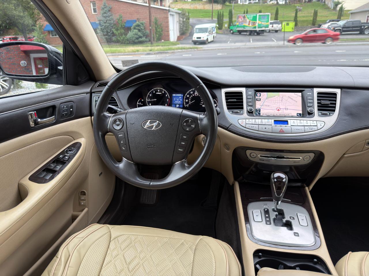 Hyundai Genesis 4dr Sdn V6 2011