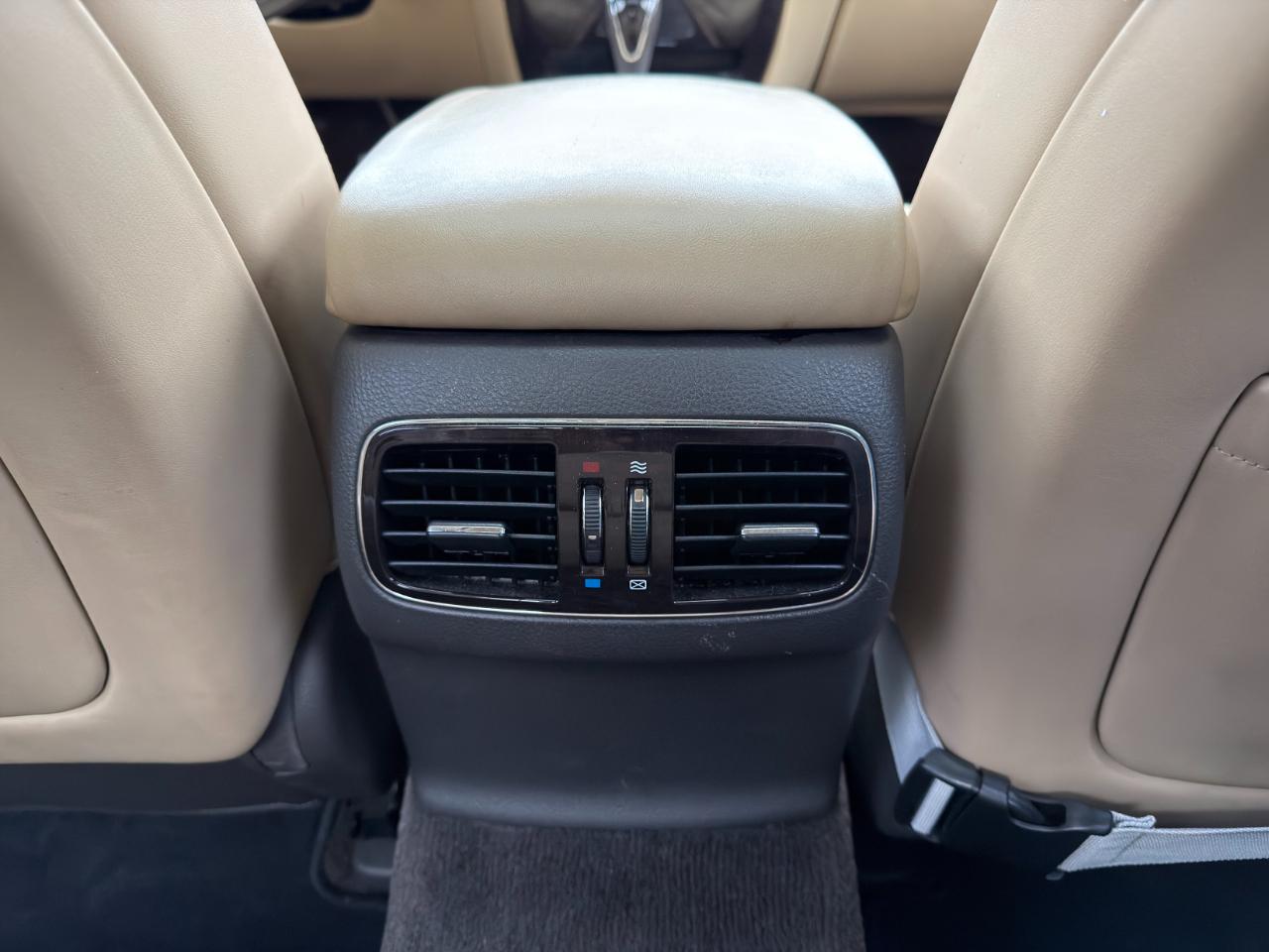 Hyundai Genesis 4dr Sdn V6 2011