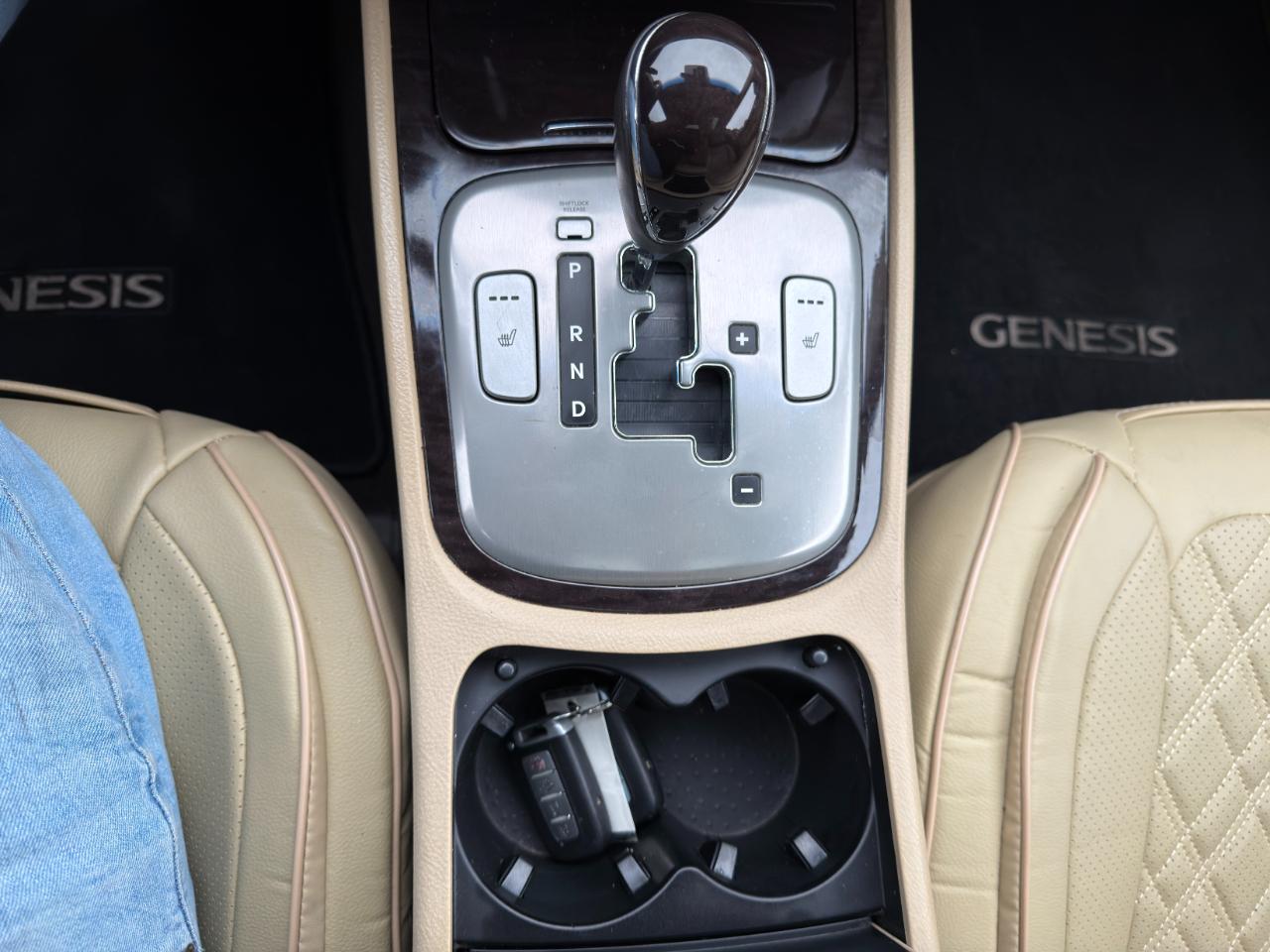 Hyundai Genesis 4dr Sdn V6 2011