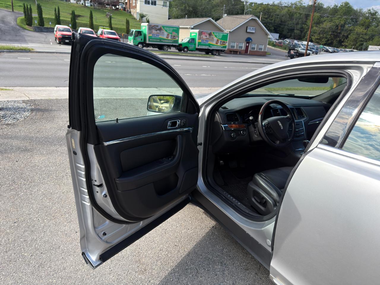 Lincoln MKS 4dr Sdn 3.7L FWD 2013
