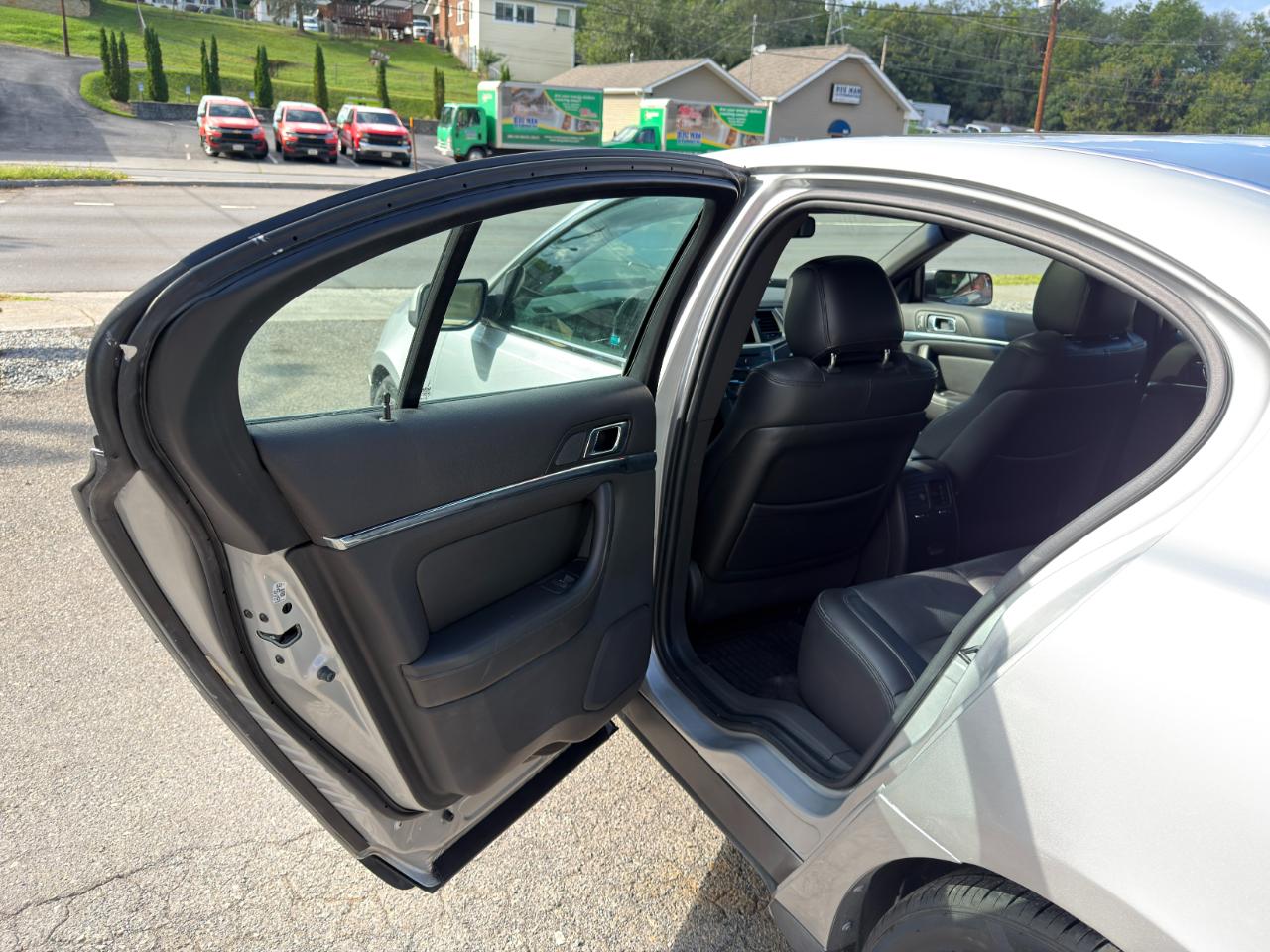 Lincoln MKS 4dr Sdn 3.7L FWD 2013