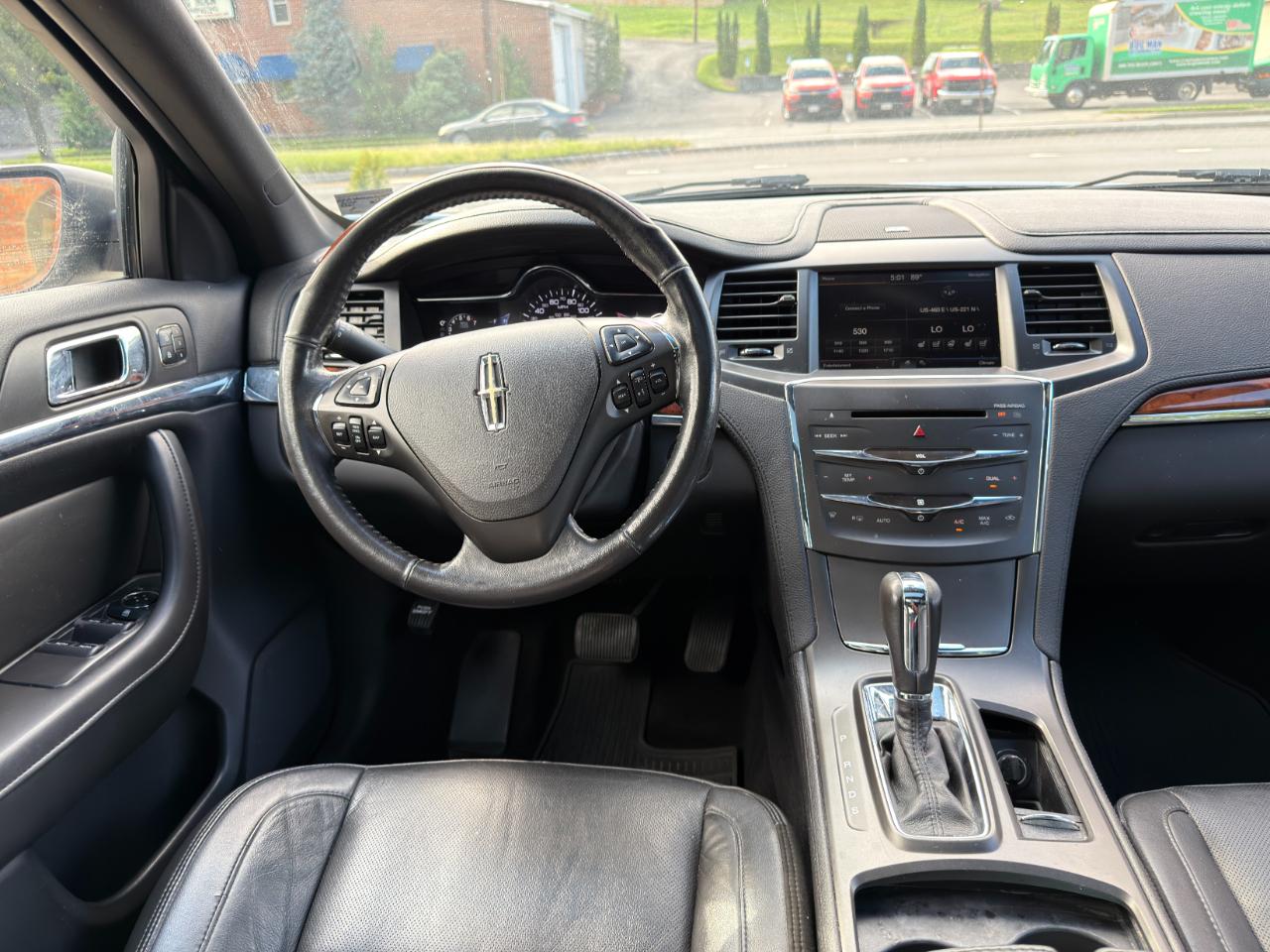 Lincoln MKS 4dr Sdn 3.7L FWD 2013