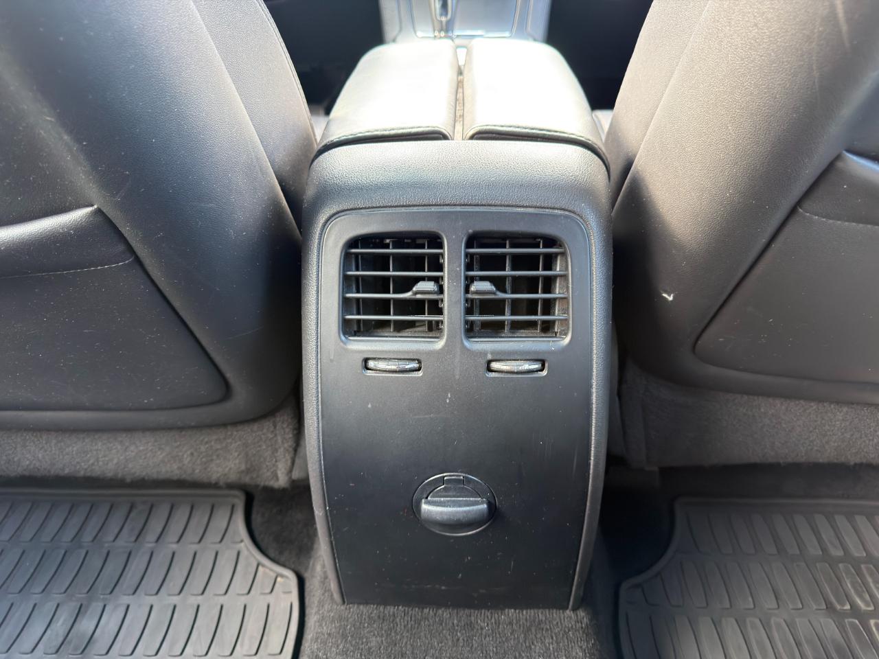 Lincoln MKS 4dr Sdn 3.7L FWD 2013