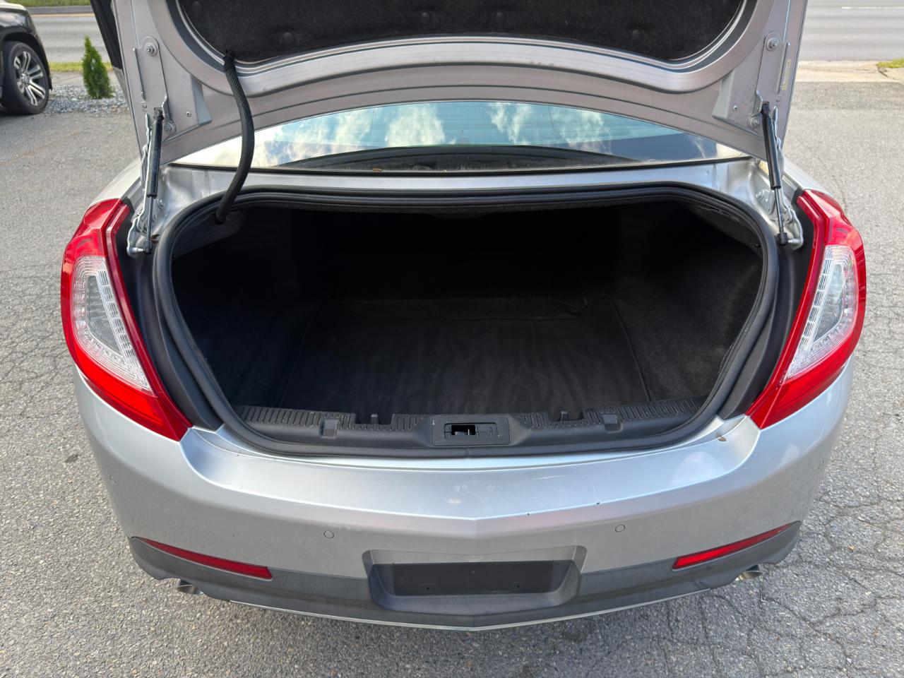 Lincoln MKS 4dr Sdn 3.7L FWD 2013
