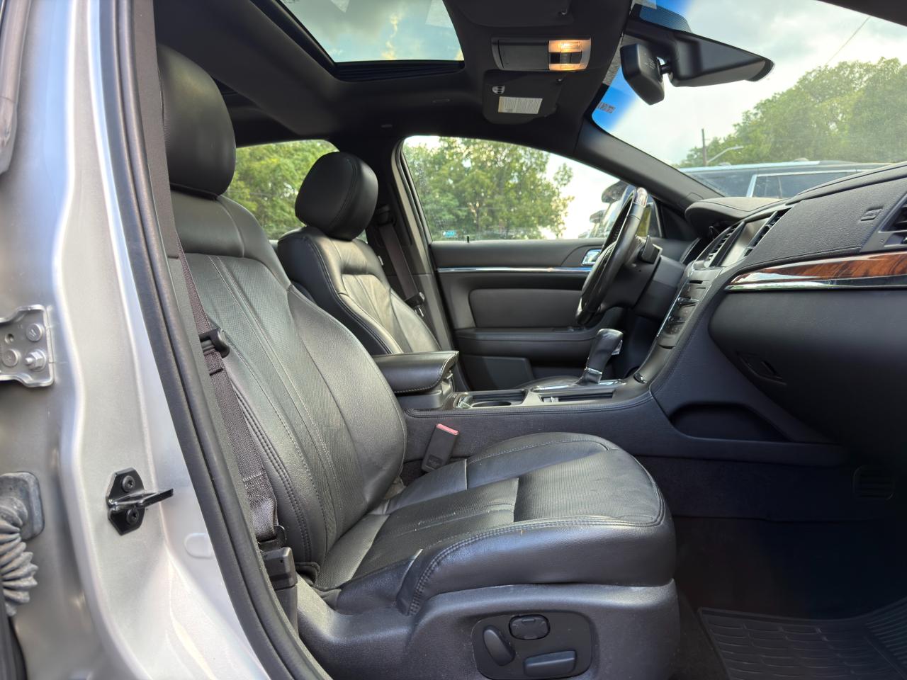 Lincoln MKS 4dr Sdn 3.7L FWD 2013