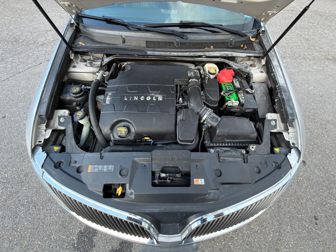 Lincoln MKS 4dr Sdn 3.7L FWD 2013