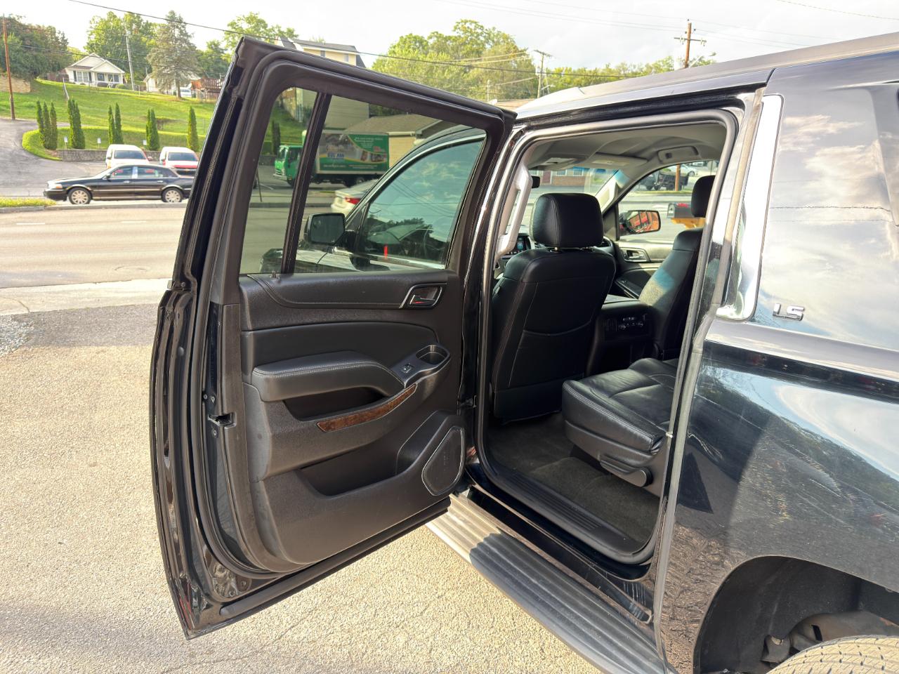 Chevrolet Suburban 4WD 4dr 1500 LS 2016