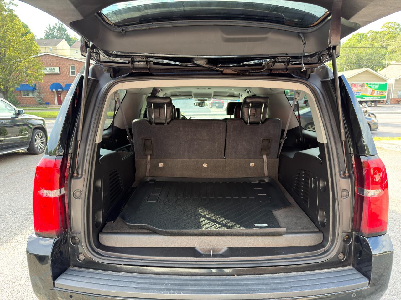 Chevrolet Suburban 4WD 4dr 1500 LS 2016