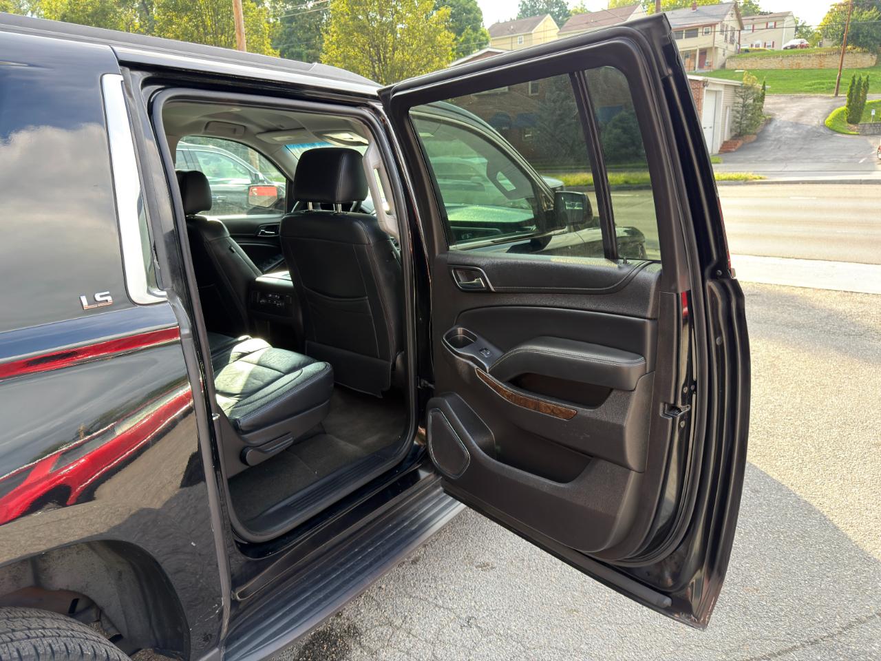 Chevrolet Suburban 4WD 4dr 1500 LS 2016