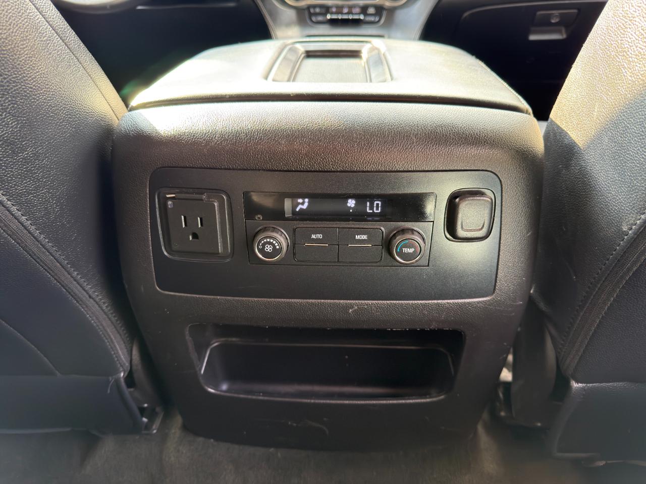 Chevrolet Suburban 4WD 4dr 1500 LS 2016