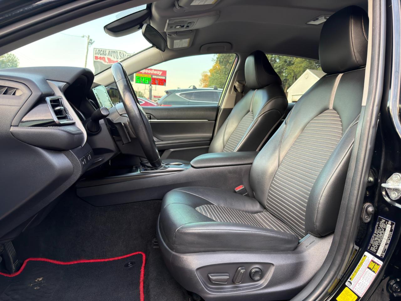 Toyota Camry SE Auto (Natl) 2021