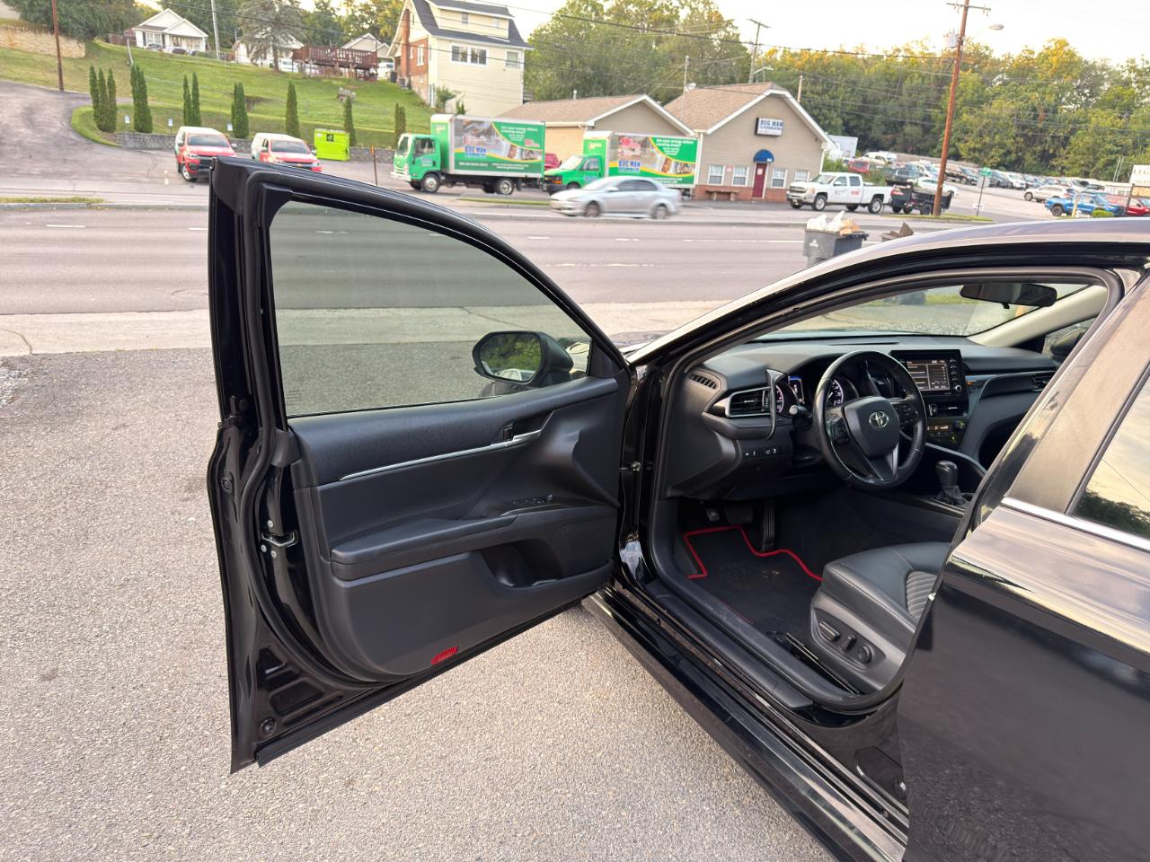 Toyota Camry SE Auto (Natl) 2021