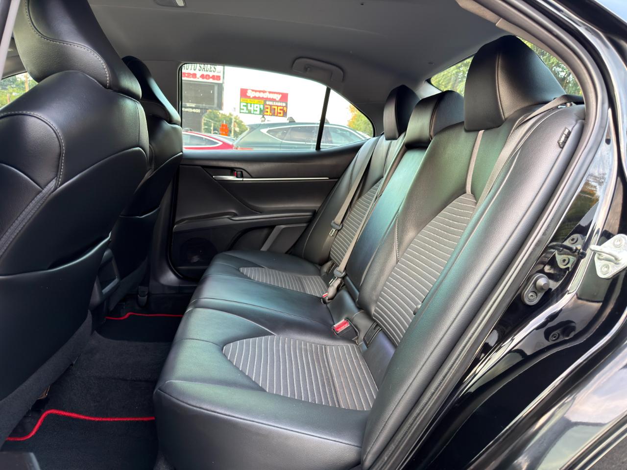 Toyota Camry SE Auto (Natl) 2021