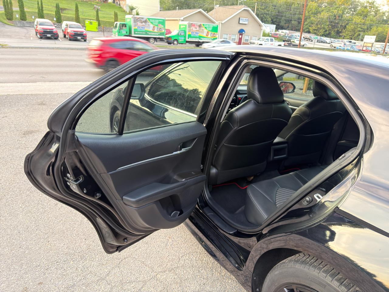 Toyota Camry SE Auto (Natl) 2021