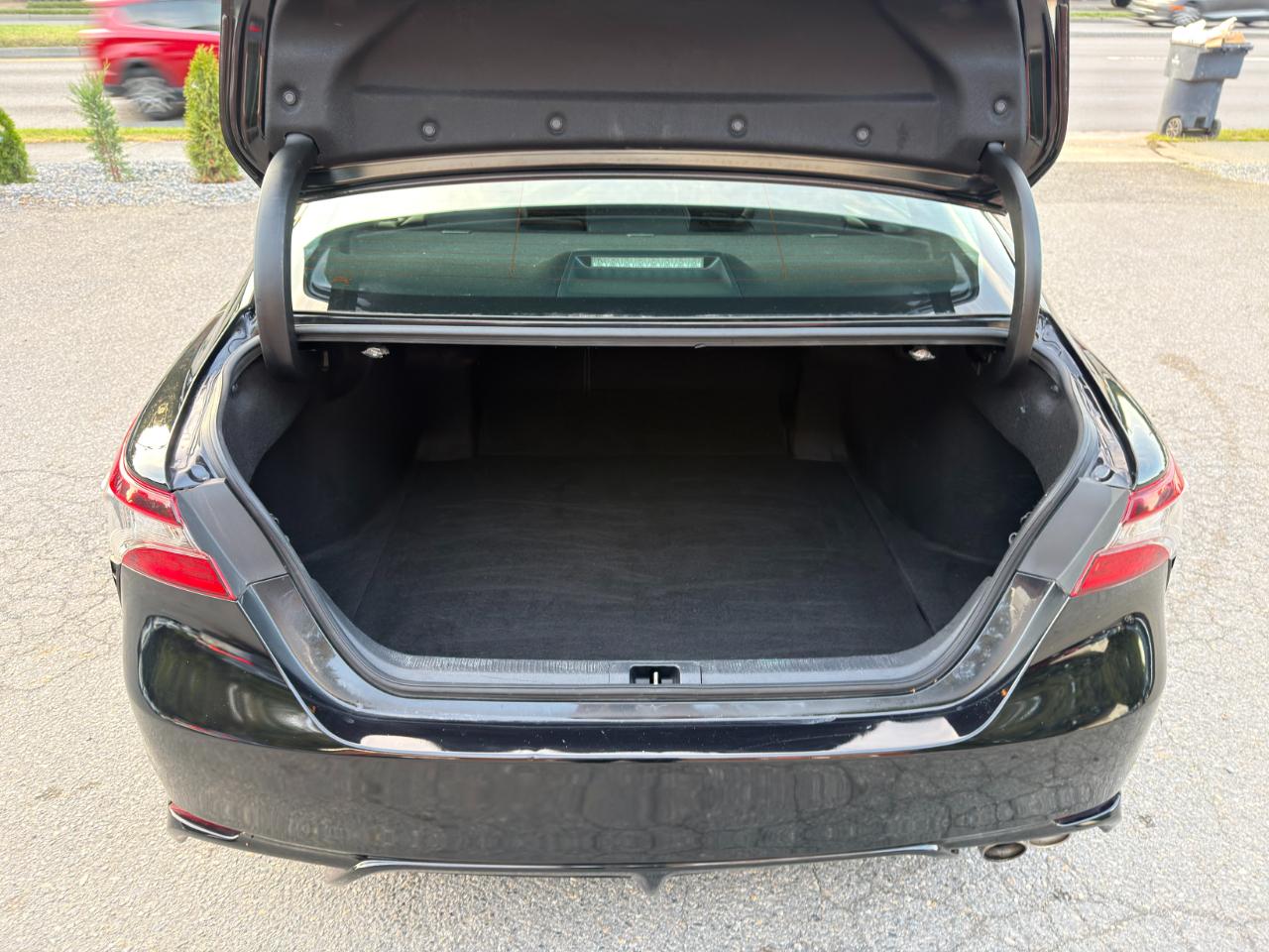 Toyota Camry SE Auto (Natl) 2021