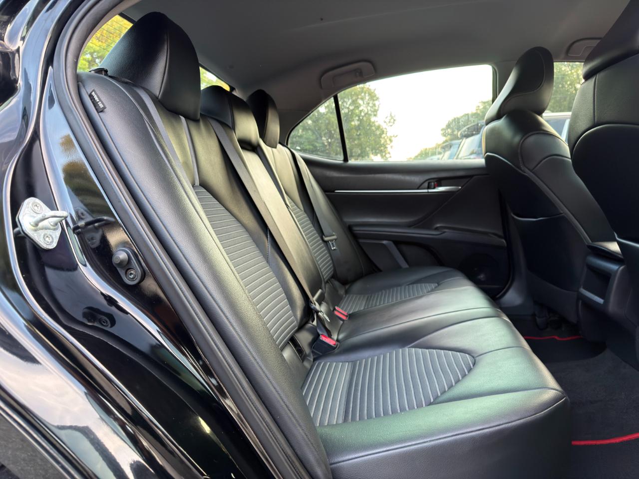 Toyota Camry SE Auto (Natl) 2021