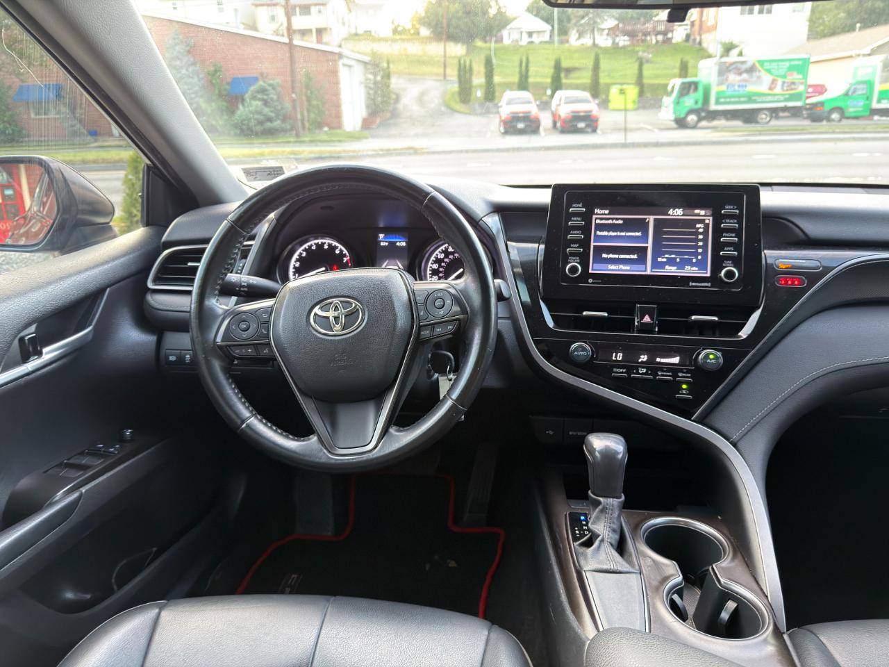 Toyota Camry SE Auto (Natl) 2021