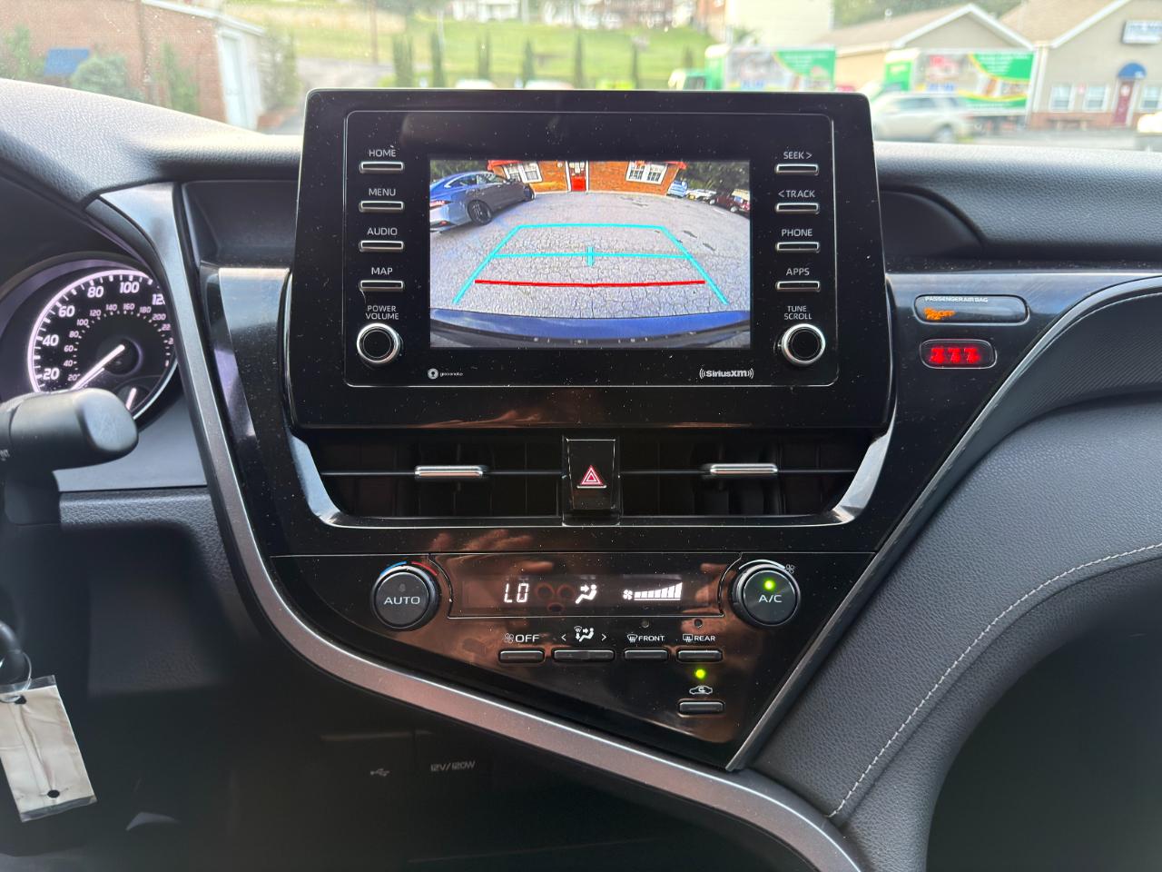 Toyota Camry SE Auto (Natl) 2021