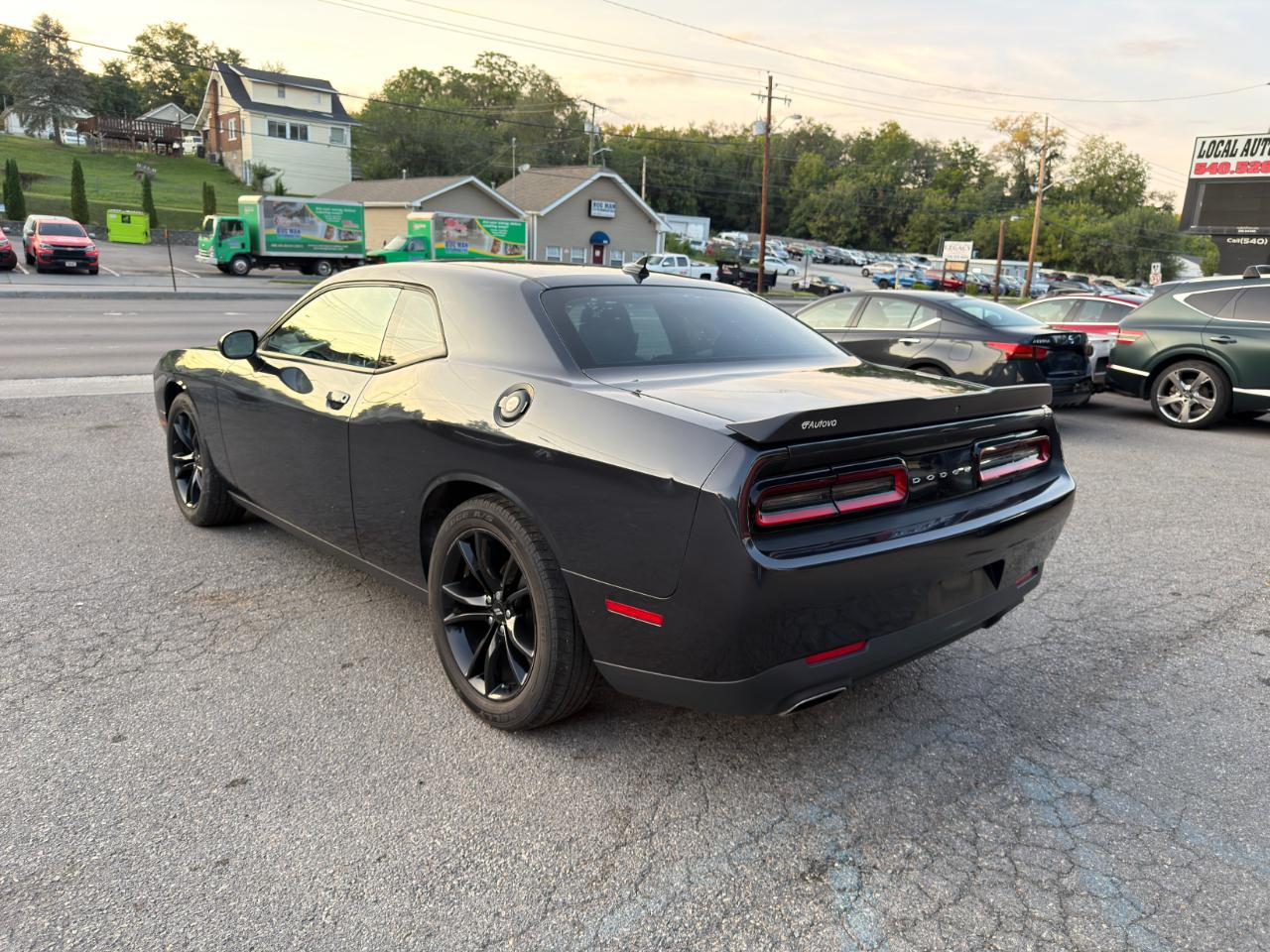 Dodge Challenger SXT RWD 2018