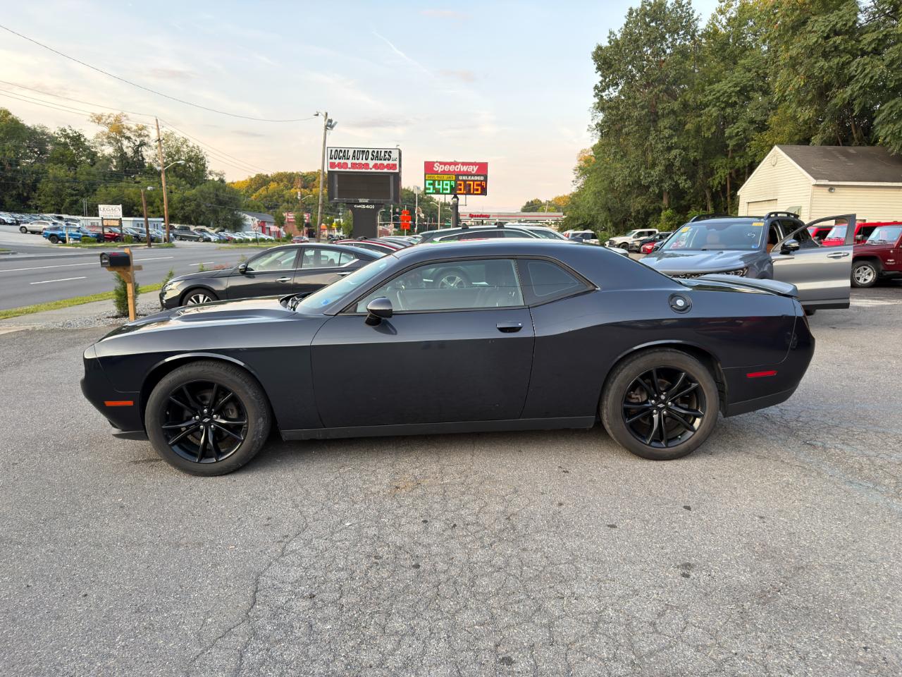 Dodge Challenger SXT RWD 2018