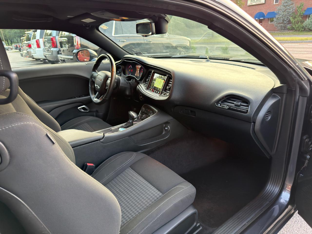 Dodge Challenger SXT RWD 2018