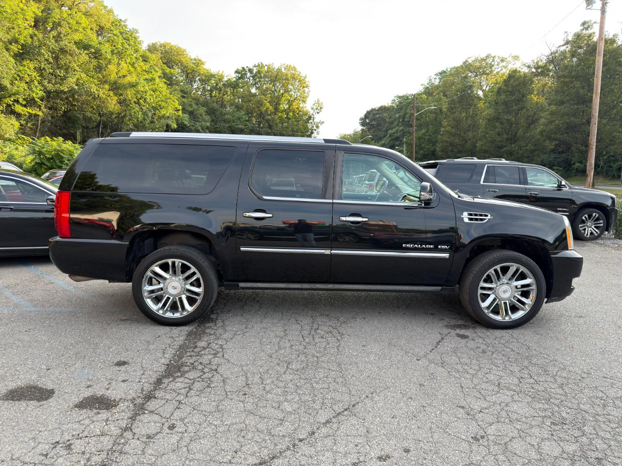 Cadillac Escalade ESV AWD 4dr Platinum Edition 2010