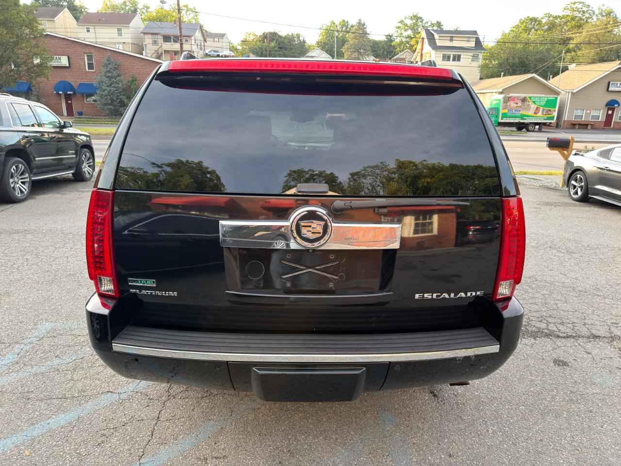Cadillac Escalade ESV AWD 4dr Platinum Edition 2010