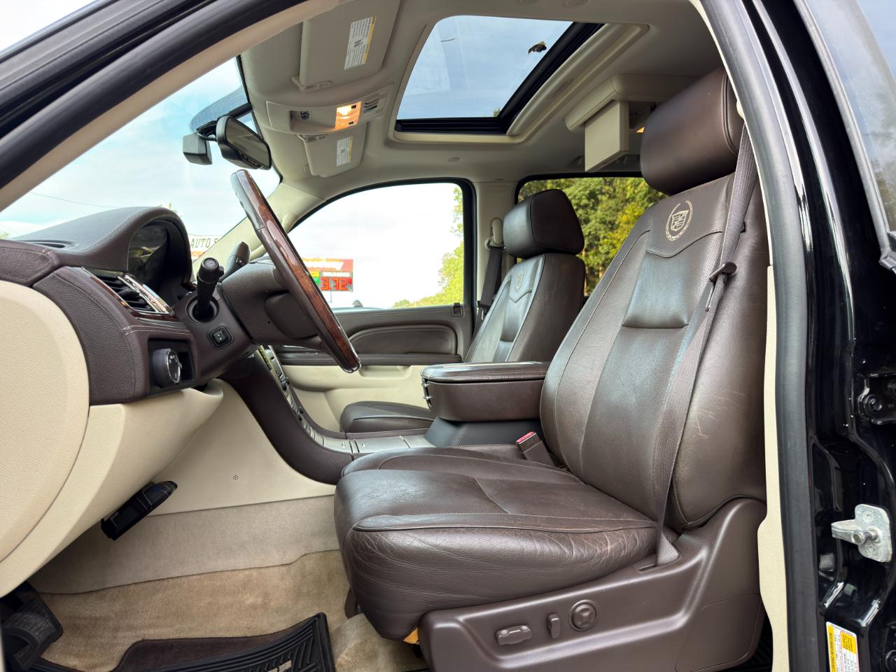 Cadillac Escalade ESV AWD 4dr Platinum Edition 2010