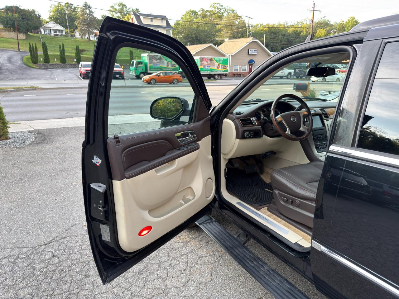 Cadillac Escalade ESV AWD 4dr Platinum Edition 2010