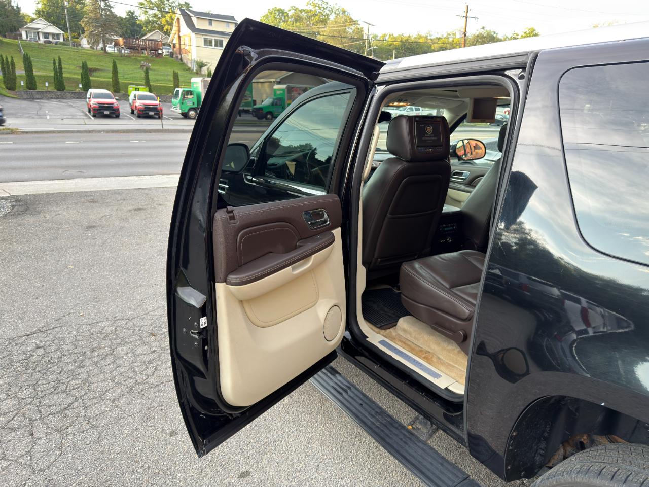 Cadillac Escalade ESV AWD 4dr Platinum Edition 2010