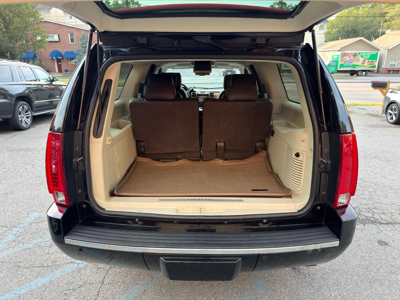 Cadillac Escalade ESV AWD 4dr Platinum Edition 2010